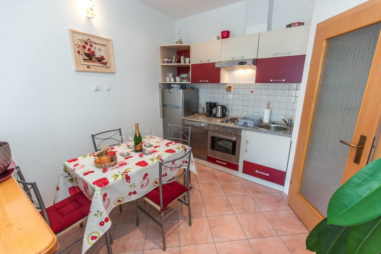 Apartment Jasna With Breathtaking Sea View, Terrace And Free Parking Hreljin
